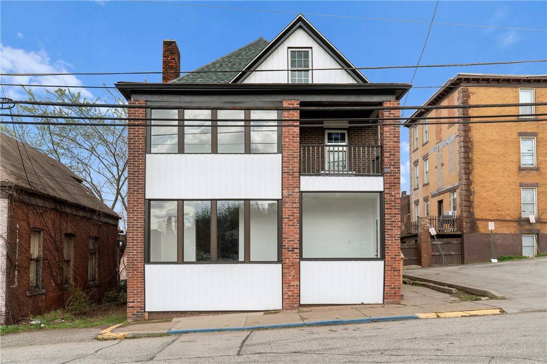 Swissvale, PA 15218,7561 Roslyn St