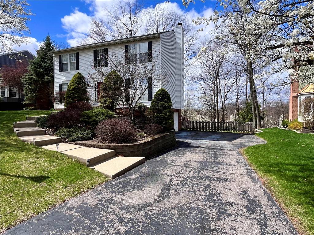 Moon/crescent Twp, PA 15108,113 Elmhurst Dr