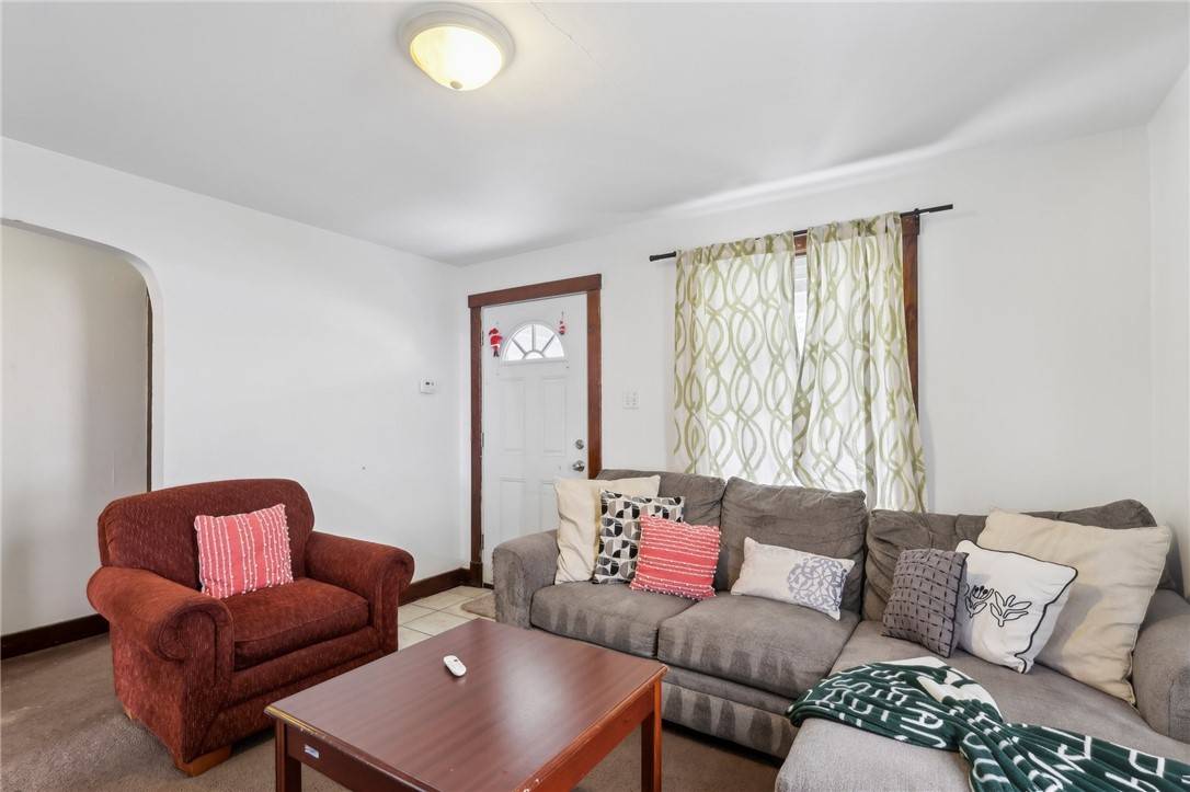Coraopolis, PA 15108,713-713 1/2 Hiland Ave
