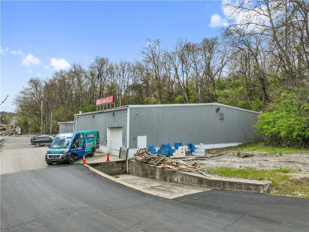 Castle Shannon, PA 15234,951 KILLARNEY DRIVE
