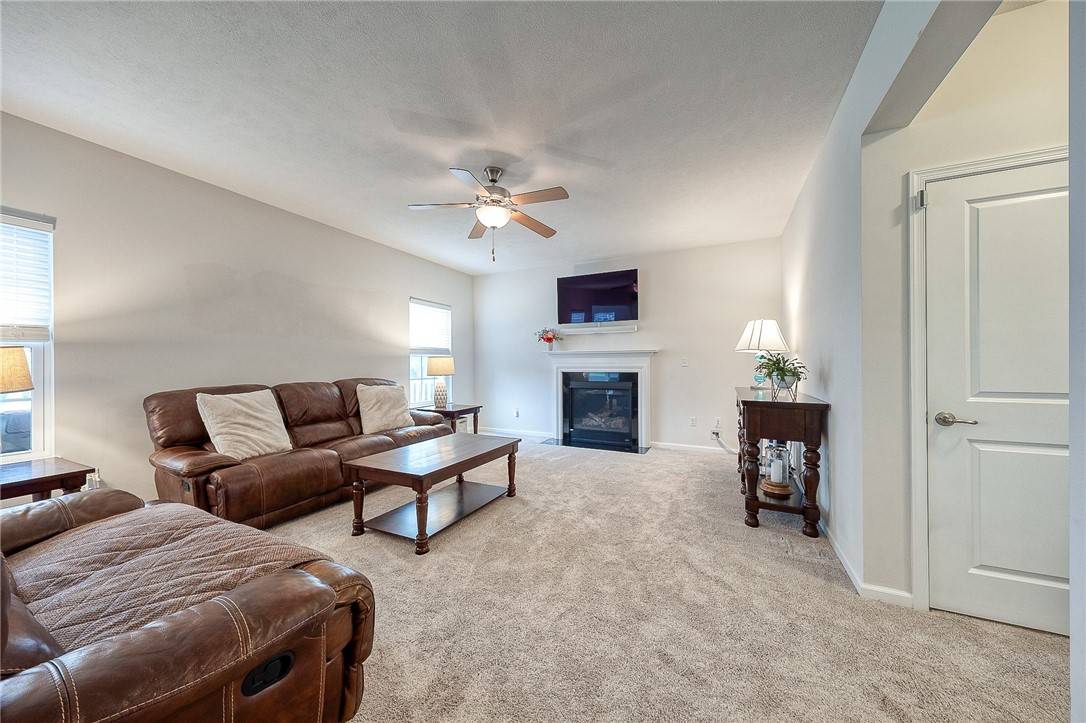 Moon/crescent Twp, PA 15108,605 Saddle Ct
