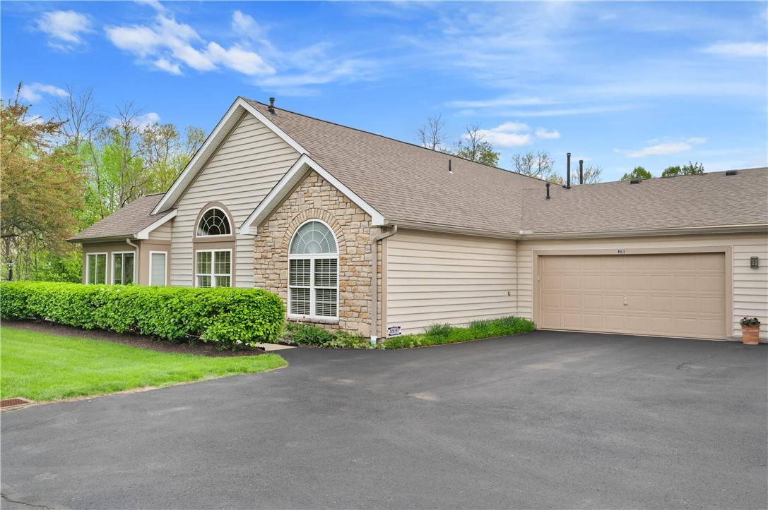 Moon/crescent Twp, PA 15046,1738 Heather Heights Drive