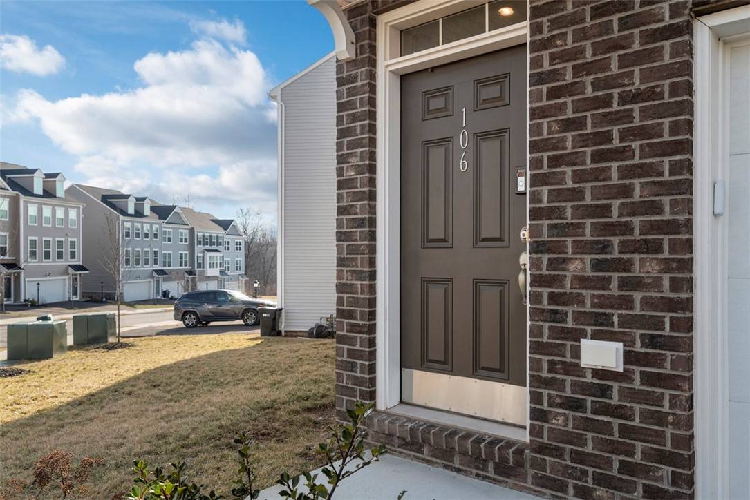 Moon/crescent Twp, PA 15108,106 Sweetwater Dr