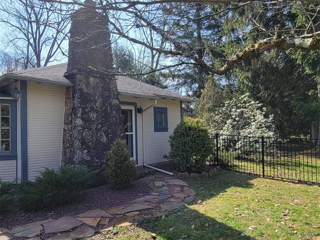 Slippery Rock Twp - But, PA 16057,171 Mohawk Trl