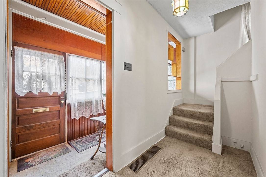 West View, PA 15229,9 Richland Ave