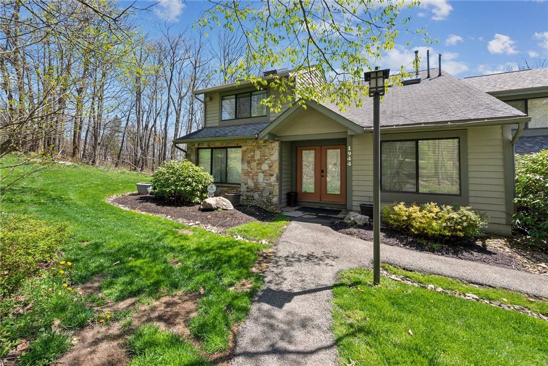 Hidden Valley, PA 15502,1944 South Ridge Way