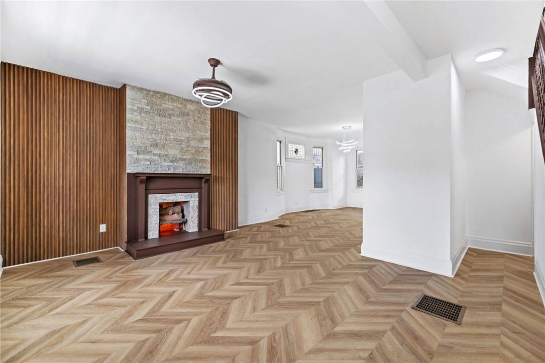 Mt Washington, PA 15211,23 Craighead Street