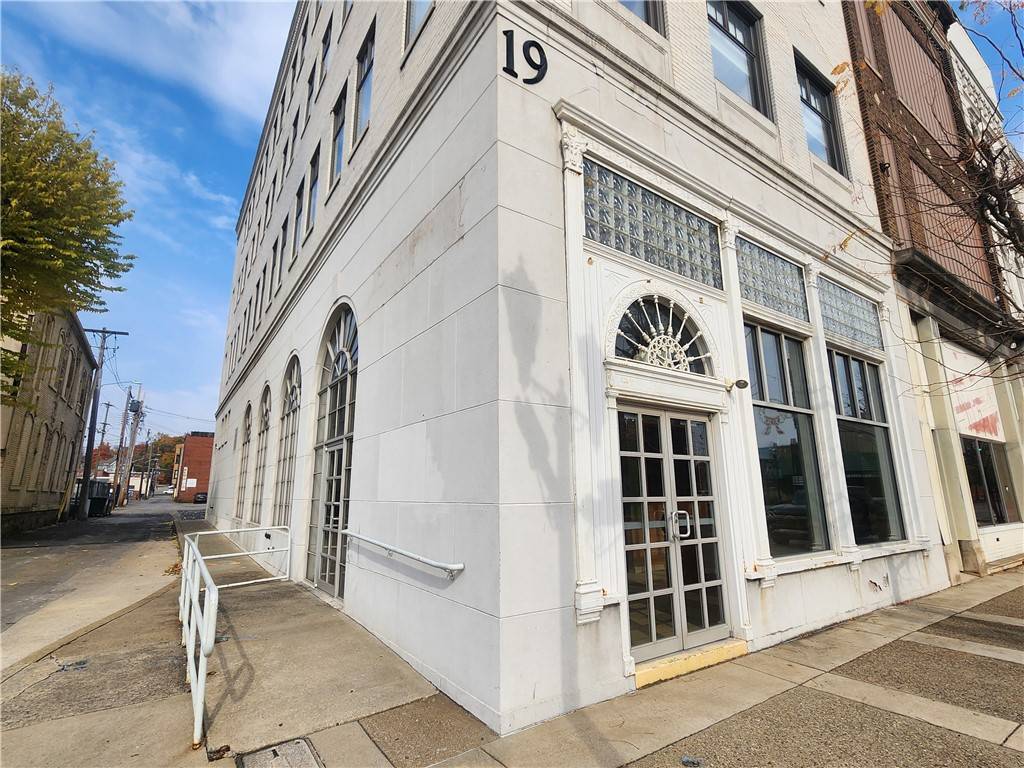 New Castle/1st, PA 16101,19 E Washington St