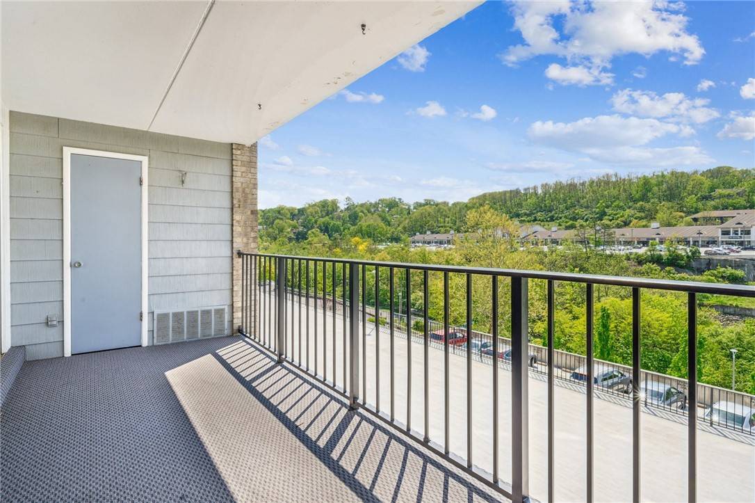 Scott Twp - Sal, PA 15220,2160 Greentree Rd #100W