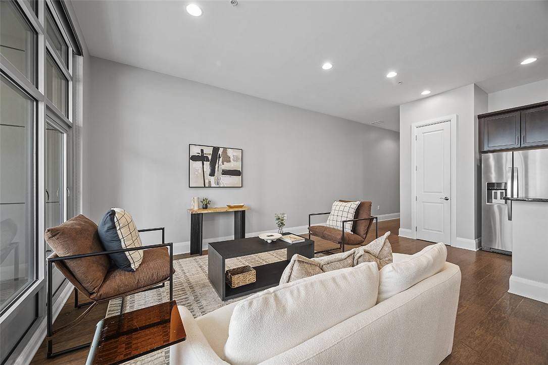 Downtown Pgh, PA 15222,301 5th Ave #506