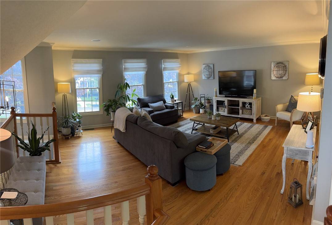 Moon/crescent Twp, PA 15108,937 Montclair Drive