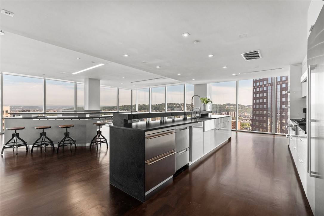 Downtown Pgh, PA 15222,550 Market Street #19