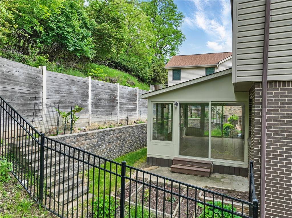 Green Tree, PA 15220,138 Evandale Dr