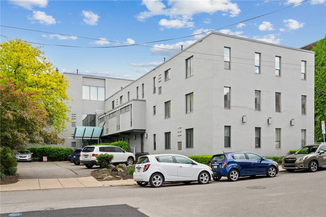 Shadyside, PA 15232,5708 WALNUT #B2