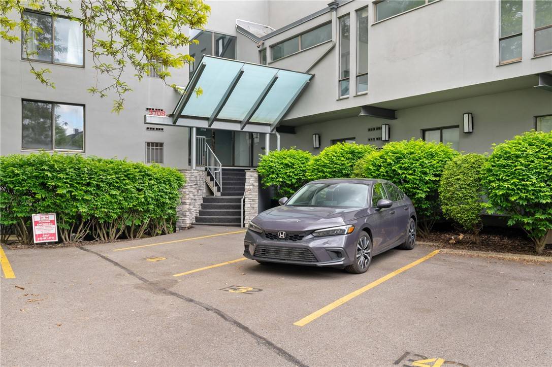 Shadyside, PA 15232,5708 WALNUT #B2
