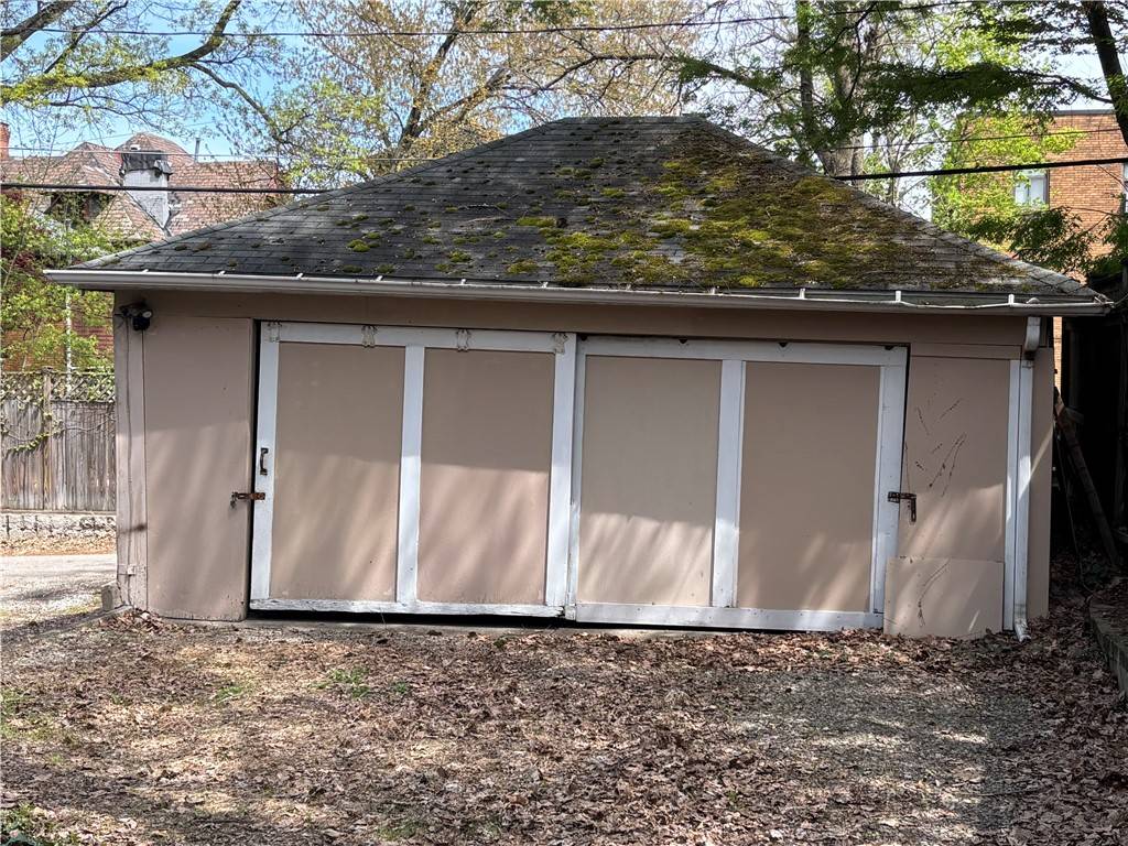 Shadyside, PA 15232,715 Ivy St