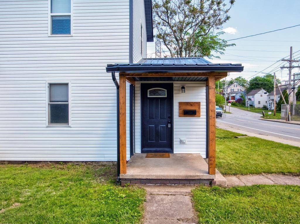 Ellwood City - Law, PA 16117,28 Line Ave