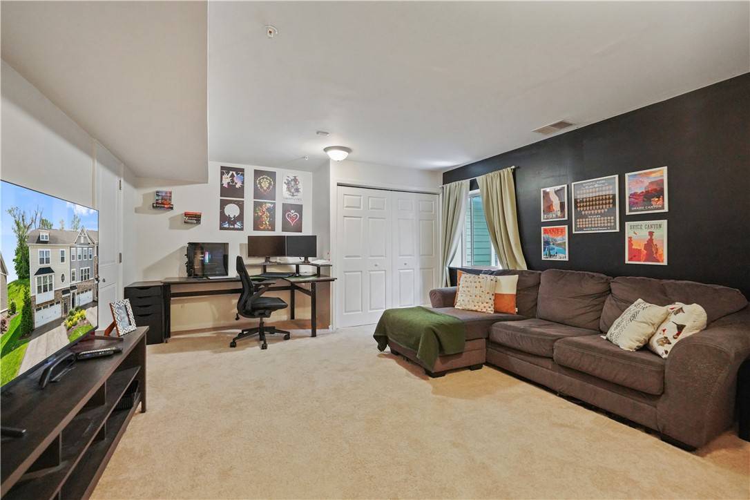 Cecil, PA 15317,1418 Deer Creek Crossing