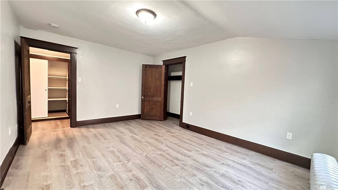 Bloomfield, PA 15213,222 Morewood Ave #3
