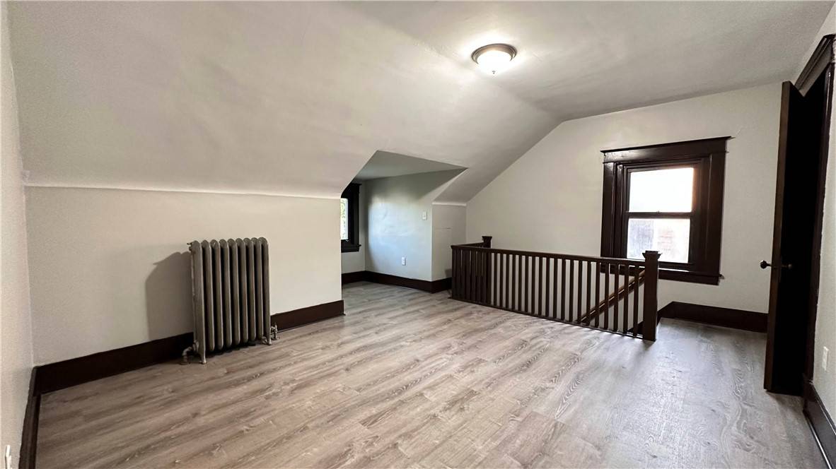 Bloomfield, PA 15213,222 Morewood Ave #3