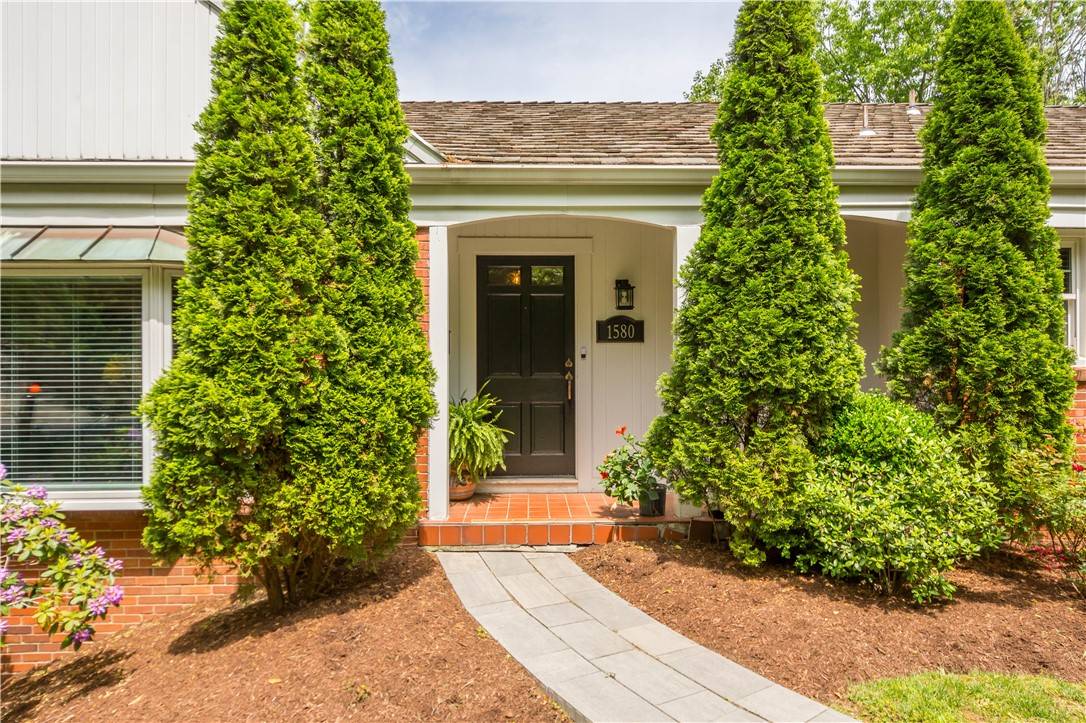 Mt Lebanon, PA 15243,1580 Williamsburg Rd