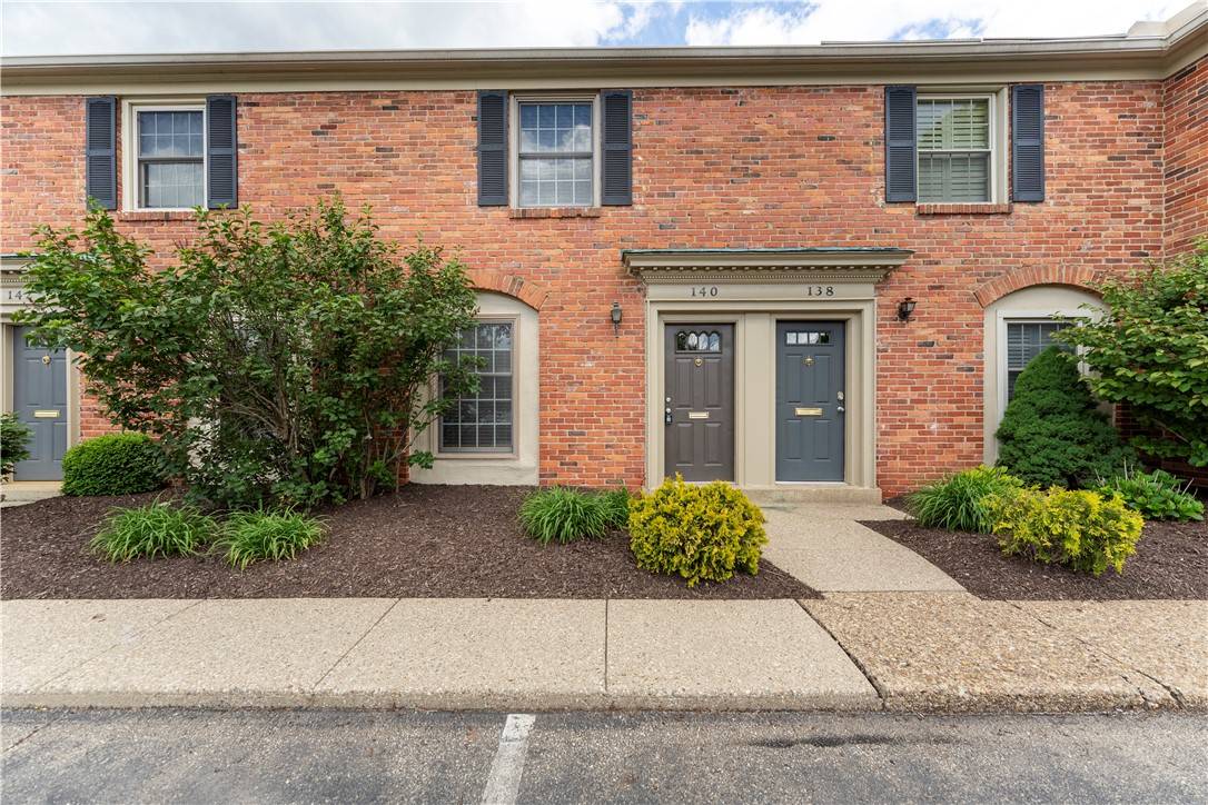 PA 15216,140 Jamestown Ct