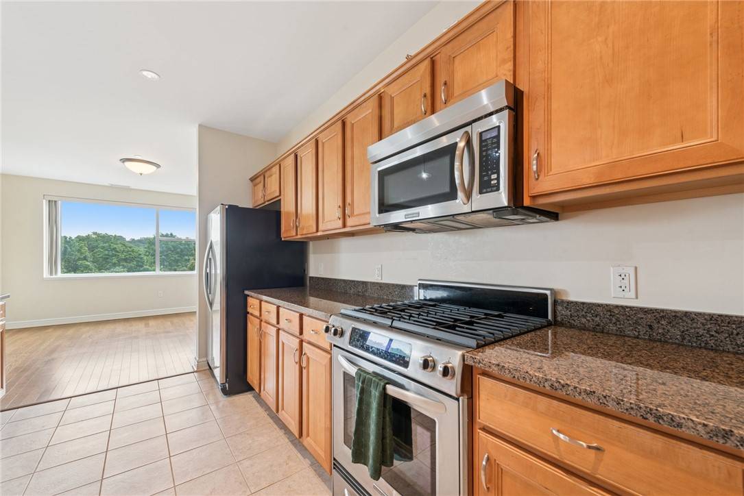 Shadyside, PA 15232,5570 Centre Ave #306