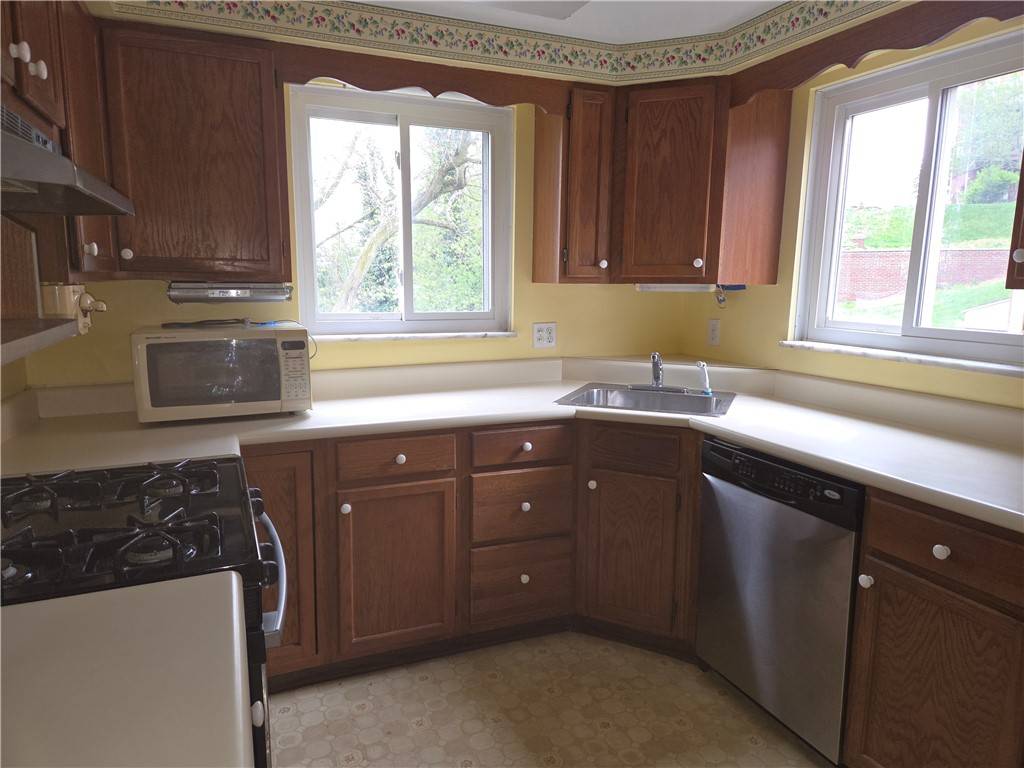 Greenfield, PA 15207,359 Bigelow Street