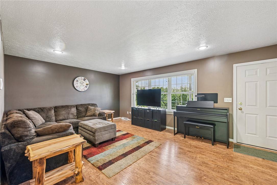 Bullskin Twp, PA 15425,142 Poorbaugh Road