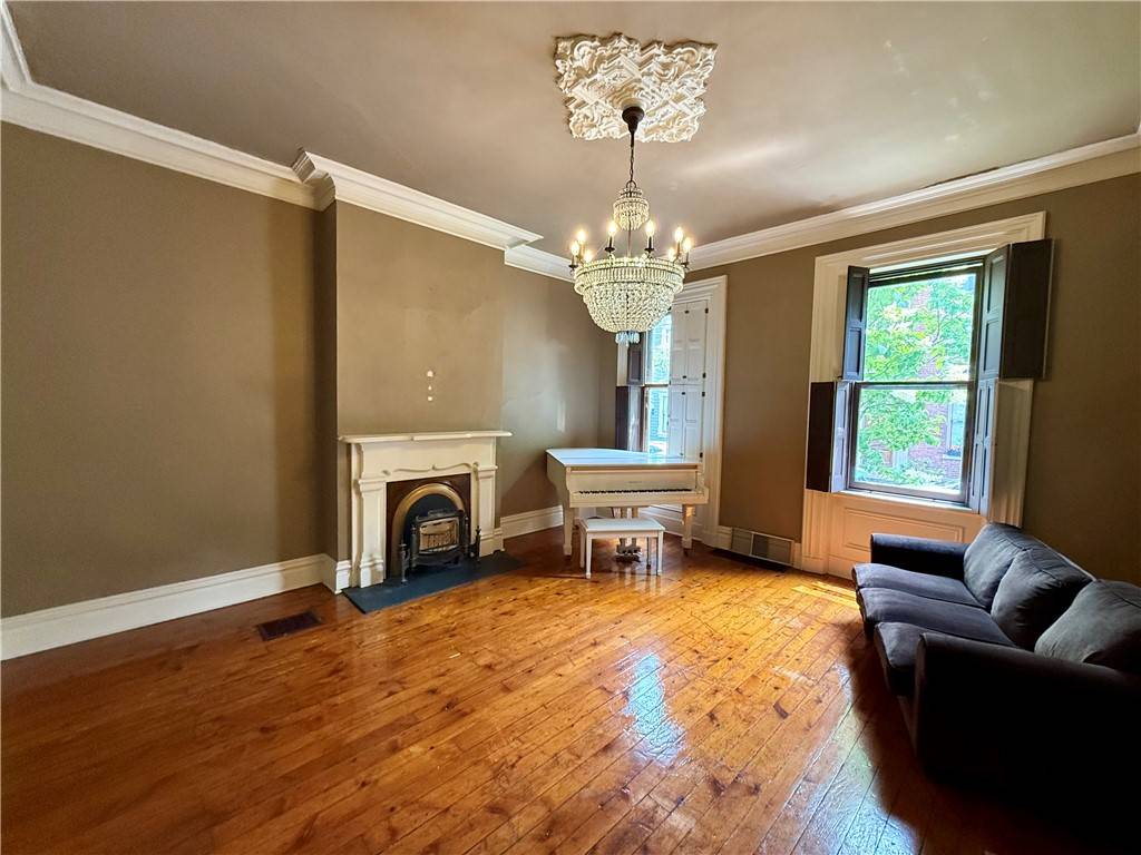 East Allegheny, PA 15212,518 Avery St