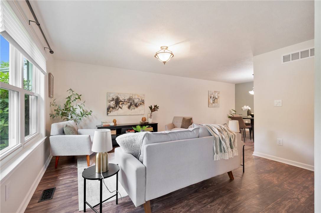 Moon/crescent Twp, PA 15108,616 Meade Dr