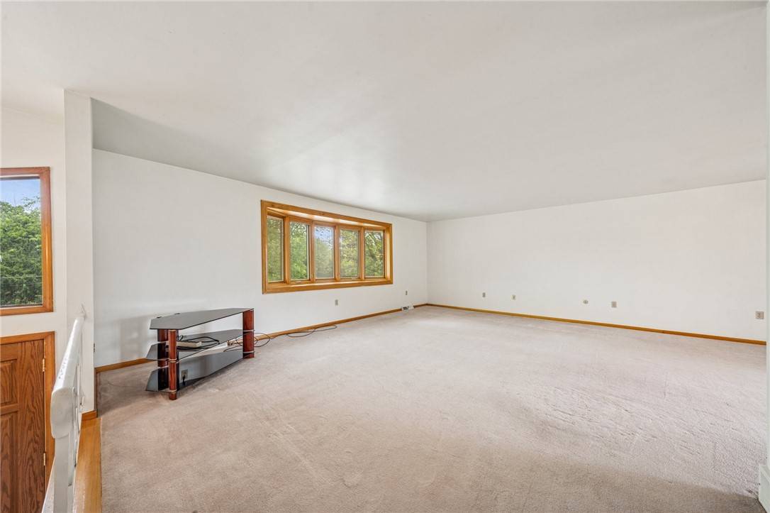 Monroeville, PA 15146,215-217 Fairlawn Dr #215