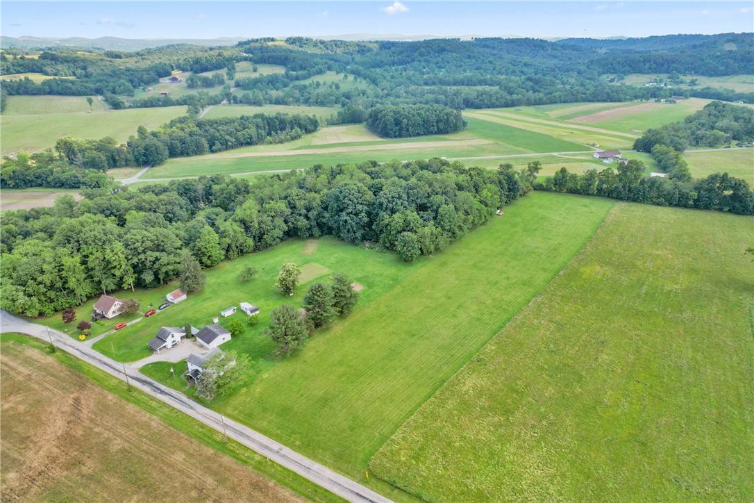 Carmichaels/cumblnd, PA 15357,406 Carmichaels Street
