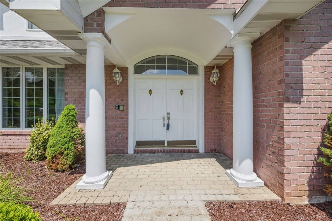 Cecil, PA 15321,21 Timbercrest Cir