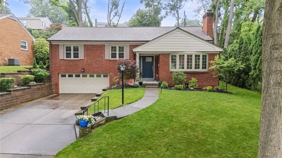 Mt. Lebanon, PA 15216,295 TWIN HILLS DRIVE