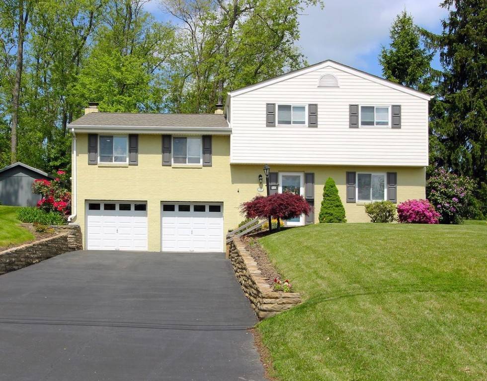 Upper St. Clair, PA 15241,1351 Sky Ridge Drive