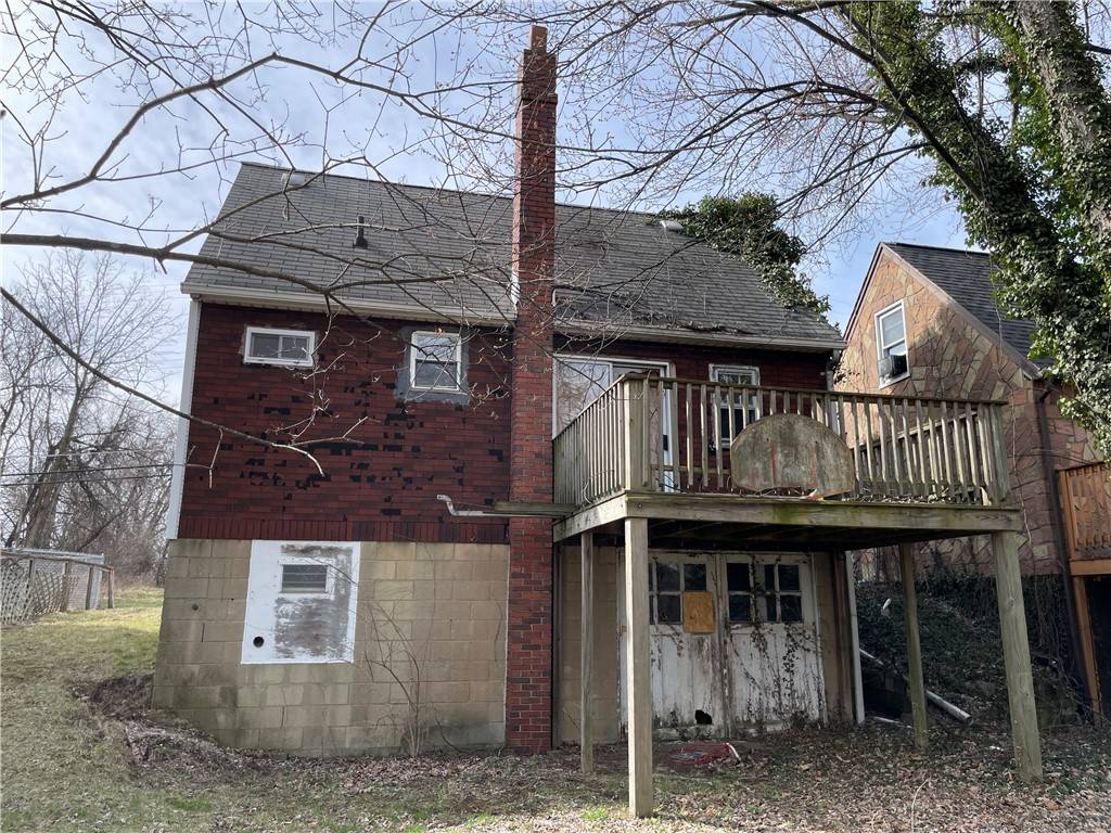 N Versailles, PA 15137,217 James St