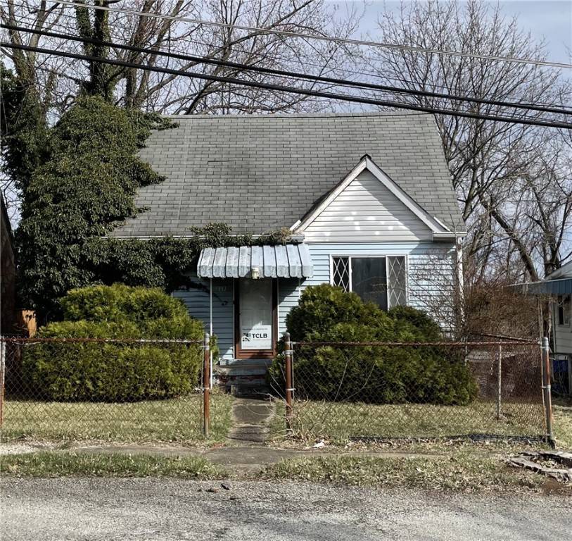N Versailles, PA 15137,217 James St