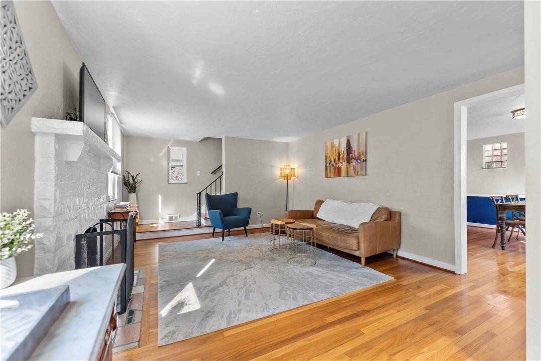 Mt Lebanon, PA 15216,536 Lyndhurst Ave