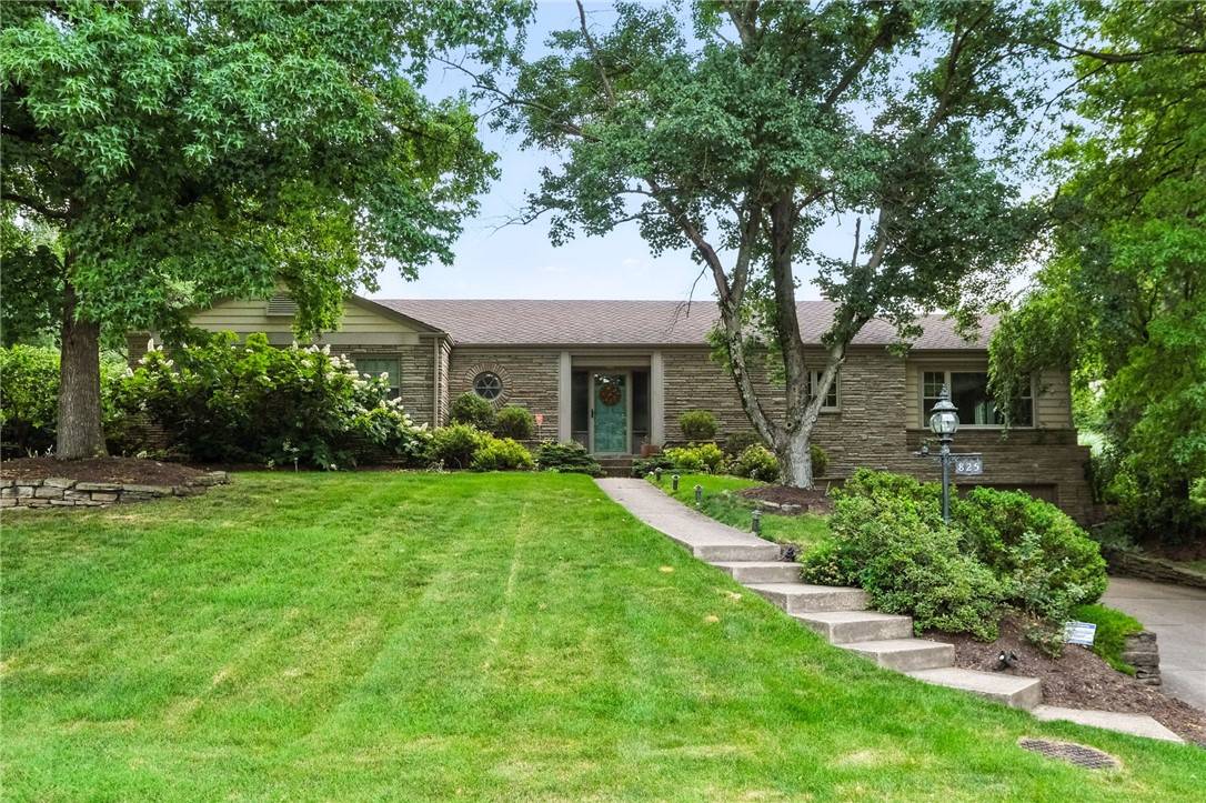 Mt Lebanon, PA 15228,825 White Oak Circle