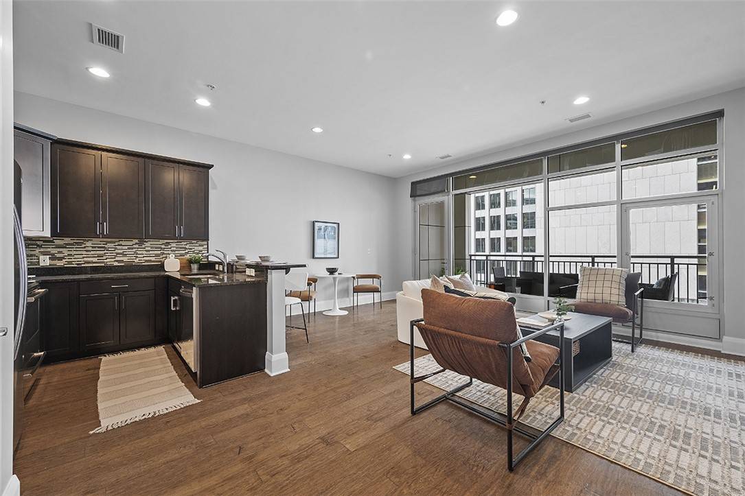 Downtown Pgh, PA 15222,301 5th #506
