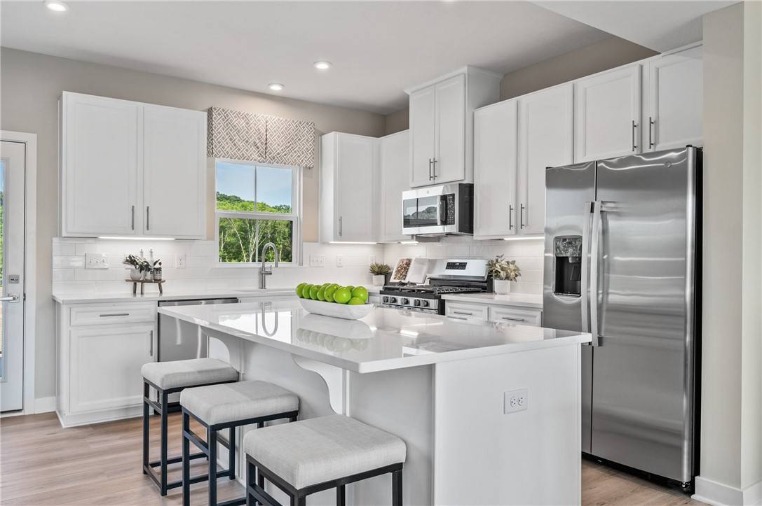 Moon/crescent Twp, PA 15108,220 Hunter Drive