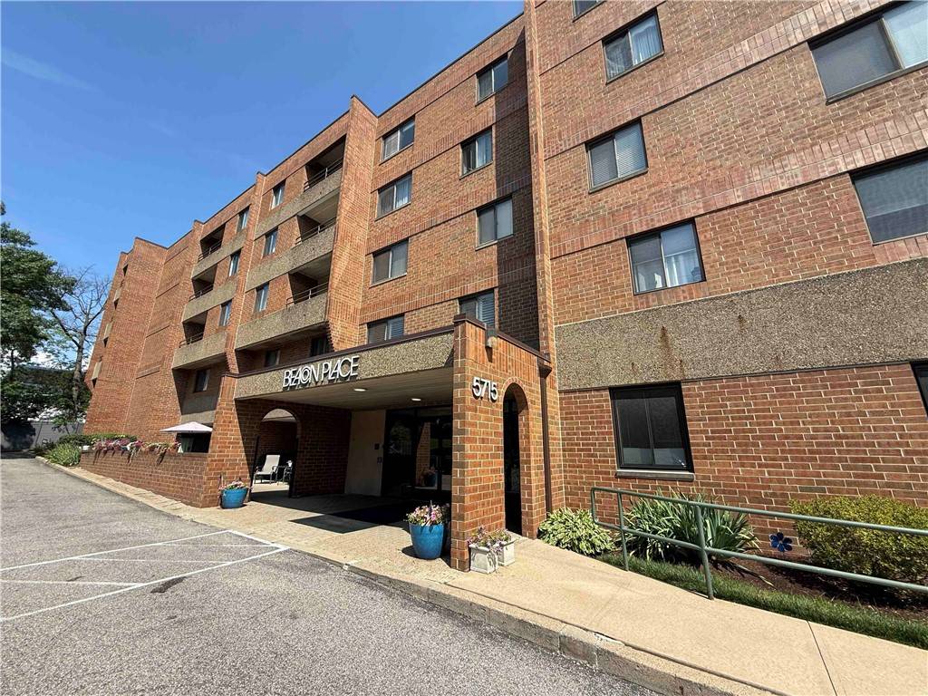 Squirrel Hill, PA 15217,5715 Beacon St #403