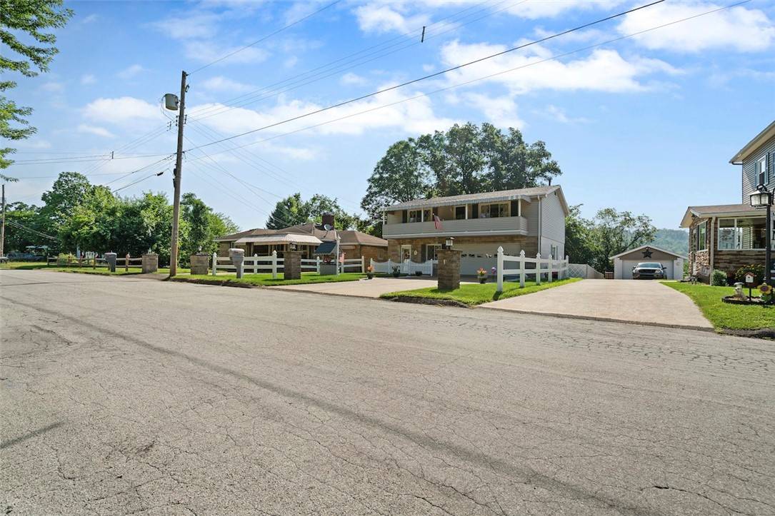 West Mifflin, PA 15122,149 Saniel Dr