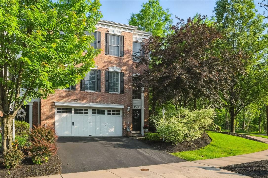 Moon/crescent Twp, PA 15108,901 Montclair Dr