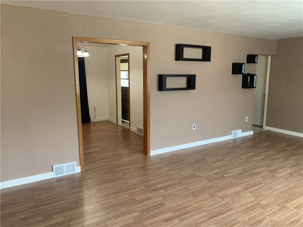 N Versailles, PA 15137,729 Naysmith Rd