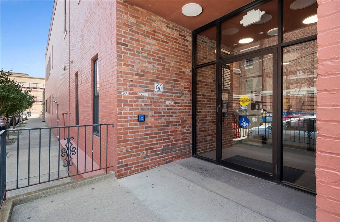 South Side, PA 15203,900 Sarah St Unit 133