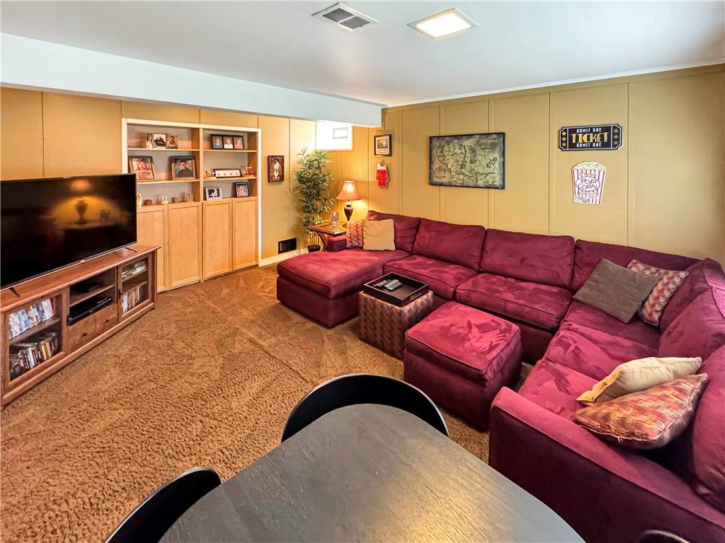 Bethel Park, PA 15102,1343 Centerman Ave.