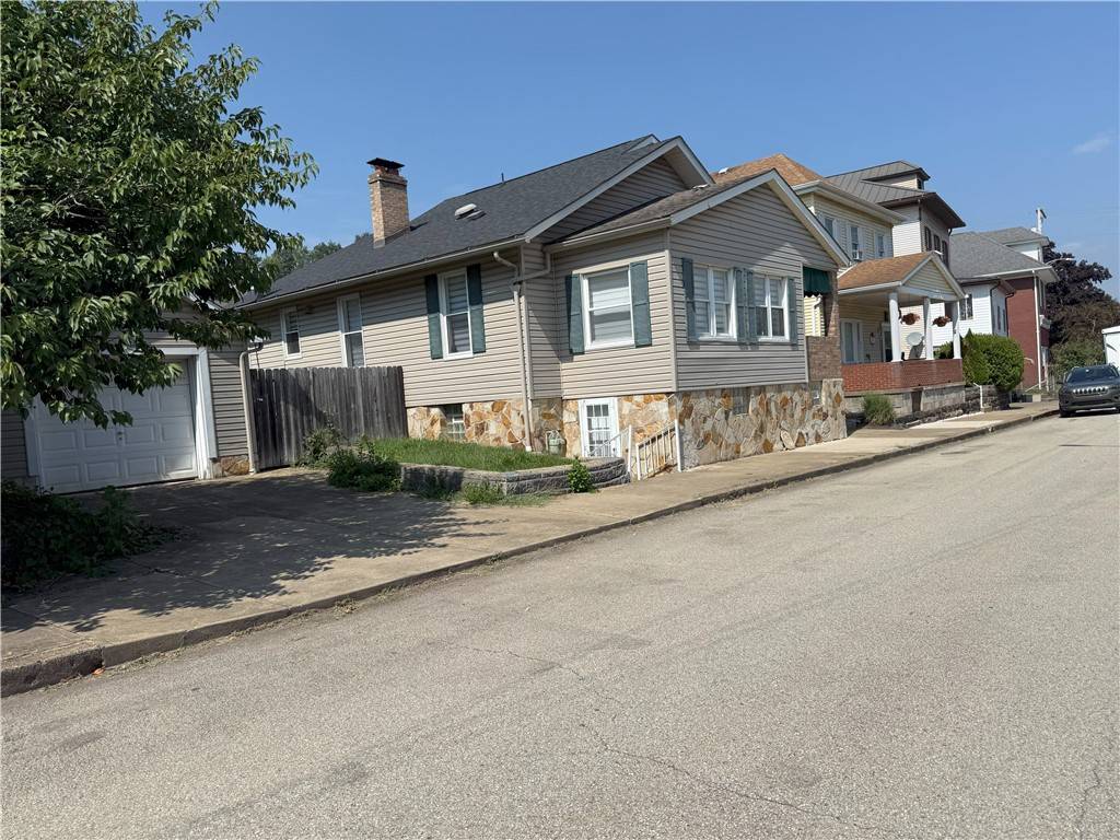 Penn Twp, PA 15675,606 N Railroad St