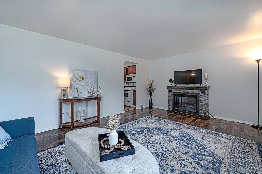Moon/crescent Twp, PA 15046,540 Henggi Dr